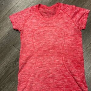 (8) Lululemon Run: Swiftly Tech Short Sleeve Crew